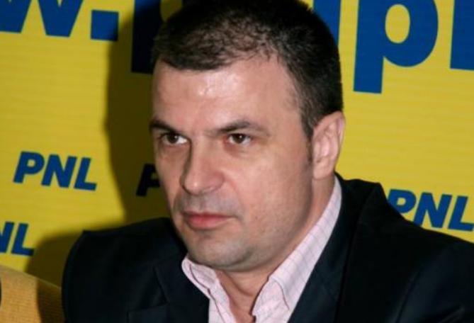 Procurorii anticorupţie fac percheziţii la domiciliul deputatului Mircea Roşca