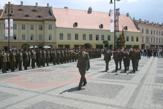 Ceremonie militară în memoria celor opt militari care au murit în catastrofa aeriană din Sibiu