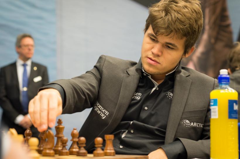 Şah. Marele maestru internaţional norvegian Magnus Carlsen şi-a păstrat, la 23 de ani, titlul mondial