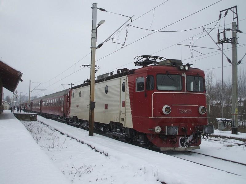 Circulaţie feroviară în condiţii de iarnă, în mai multe judeţe. Ce zone sunt afectate