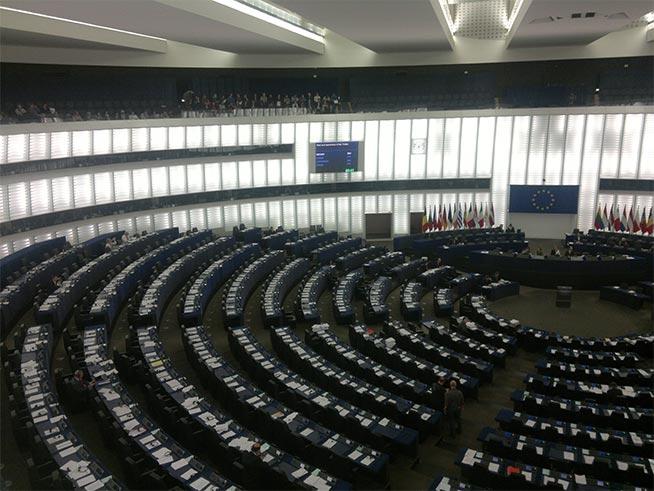 PE cere statelor membre să plătească şi să încheie un acord privind bugetul UE