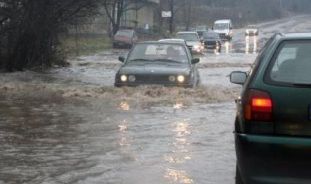 ATENŢIONARE DE CĂLĂTORIE pentru Bulgaria! Meteorologii au anunţat COD PORTOCALIU de ploi în sudul ţării 