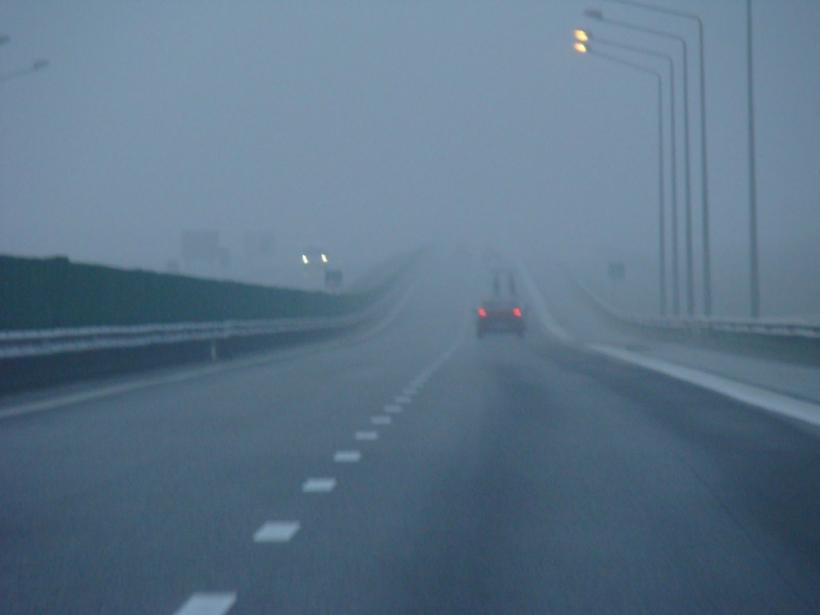 COD GALBEN de ceaţă în mai multe judeţe din Oltenia, Muntenia şi Moldova, inclusiv autostrada A2