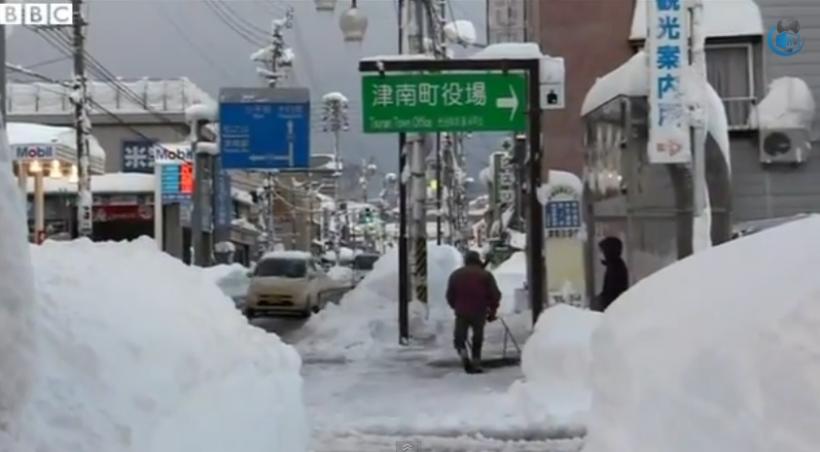 Japonia, îngropată sub FURTUNI de ZĂPADĂ: 11 MORŢI, sute de zboruri anulate, trenuri oprite, şcoli închise (VIDEO)