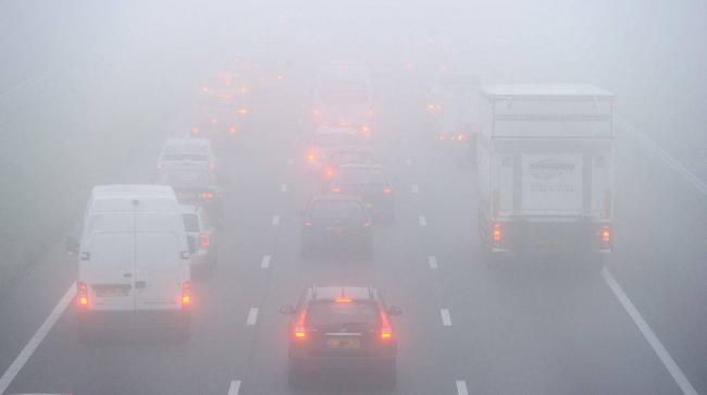 COD GALBEN de ceaţă şi vizibilitate redusă în mai multe judeţe şi pe autostrada A3, în următoarele ore