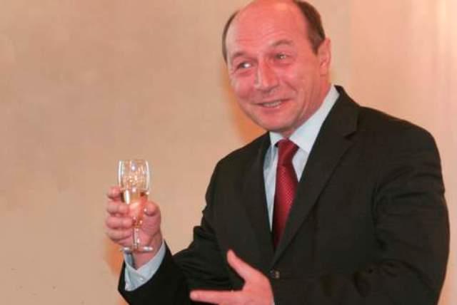(VIDEO) Traian Băsescu, declaraţii de la berărie: &quot;Am revenit la condiţia pe care mi-o doream&quot;
