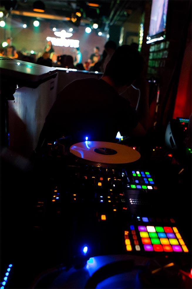 (P) 5 motive pentru care TRIBUTE e cel mai bun club de muzică live din București 18498826