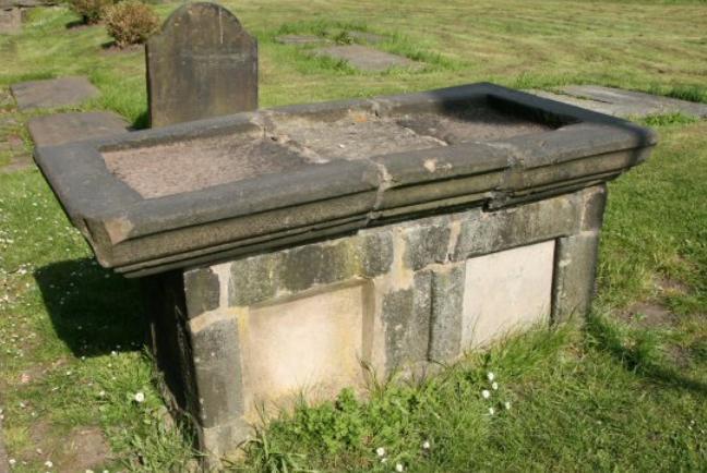 A născut lângă mormântul unei VRAJITOARE,din secolul XVIII. Ce s-a întâmplat după 