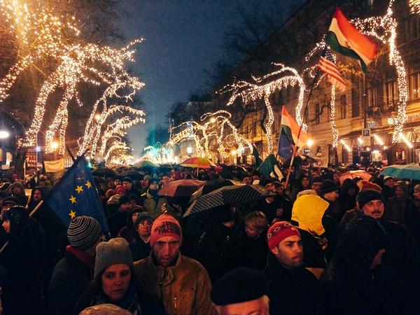 ORBAN, DEMISIA! Cer mii de demonstranti la Budapesta