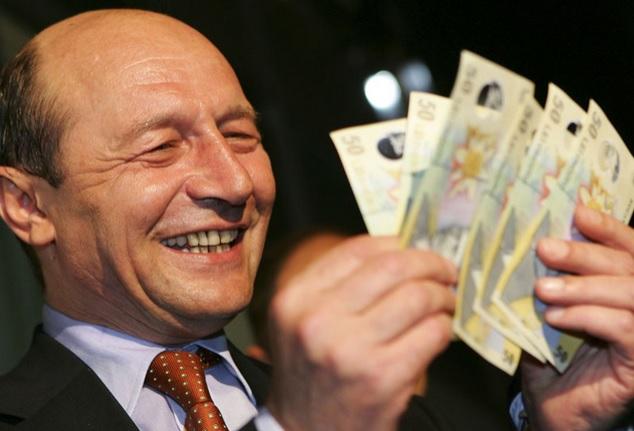 Băsescu este PENSIONAR! Cât îi aduce poştaşul fostului marinar şi preşedinte