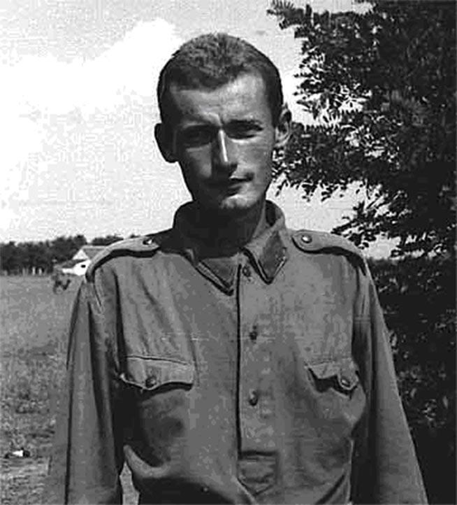 La “luptă”, cu lopata în mână! Armata la “diribau” (pe şantierele patriei). Muncă silnică pentru că unchiul s-a stabilit în Germania  18499404