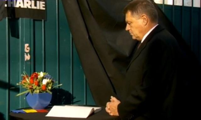 Atentatul de la Charlie Hebdo. Klaus Iohannis a semnat în Cartea de Condoleanţe de la Ambasada Franţei