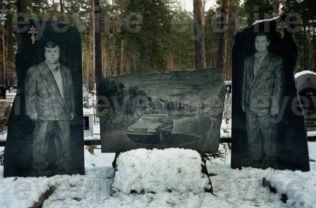 Imagini ŞOCANTE într-un cimitir rus! Cum îşi arată mafioţii, chiar şi după moarte, bogăţia şi puterea (VIDEO)