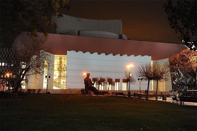 Ion Caramitru: “Până la sfârşitul anului, clădirea Teatrului Naţional din Bucureşti va funcţiona pe de-a-ntregul”