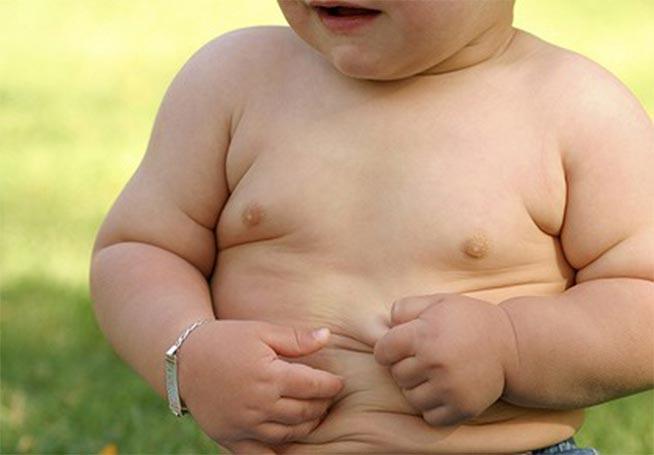 Medicii germani au depistat o nouă maladie la un copil de 3 ani care cântarea peste 40 de kg