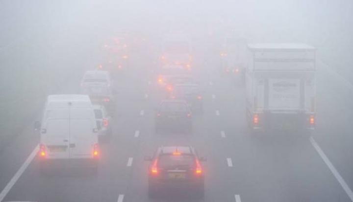 COD GALBEN de ceaţă în mai multe judeţe şi pe autostrăzile A2 şi A3, în următoarele ore