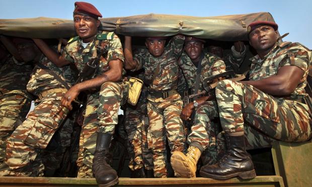 Rusia va furniza armament modern armatei cameruneze