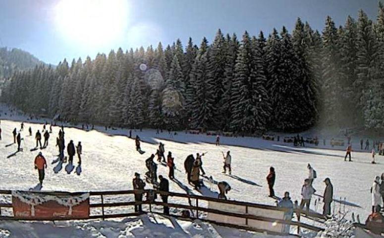 Zăpadă de peste o jumătate de metru în Predeal şi Poiana Braşov. IMAGINI LIVE de pe pârtii, pe webcam jurnalul.ro