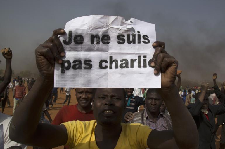 Manifestanții din Niamey, care protestau împotriva caricaturilor cu Profetul Mahomed din Charlie Hebdo, au ars șapte biserici