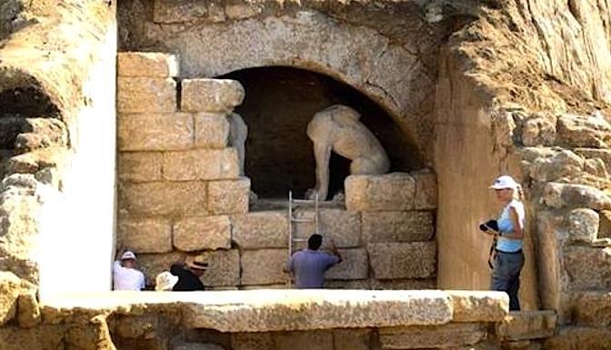 MISTERUL din Amphipolis! Ce au găsit arheologii în cel mai mare mormânt descoperit vreodată în Grecia (VIDEO) 
