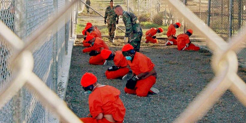 &quot;Carnetele de la Guantanamo&quot; - înfiorătoarele confesiuni ale unei victime a torturii