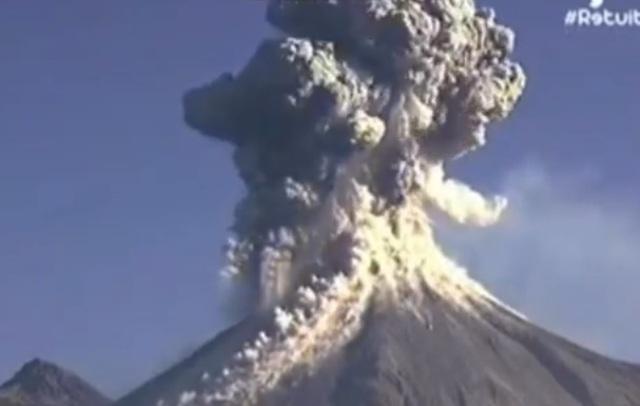 Erupţia VIOLENTĂ a vulcanului Colima, surprinsă de o cameră web (VIDEO)