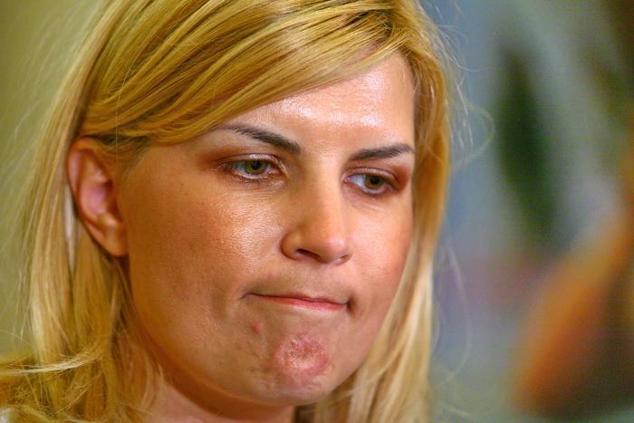 Elena Udrea s-a autosuspendat din funcţia de preşedinte al Partidului Mişcarea Populară