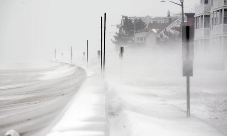 Căderile masive de zăpadă şi viscolul au făcut PRĂPĂD în nord-estul Americii! STARE DE URGENŢĂ în Boston (VIDEO)