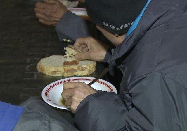 Homleşii din Sibiu, puşi să plătească 3 lei pe noapte adăpostul gratuit!