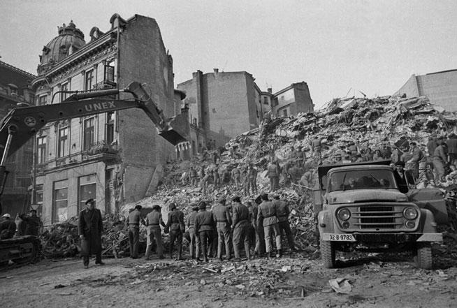 S-a întâmplat deasupra României, cu 3 ore înainte de cutremurul devastator din 1977. ''Parcă veghea asupra noastră''
