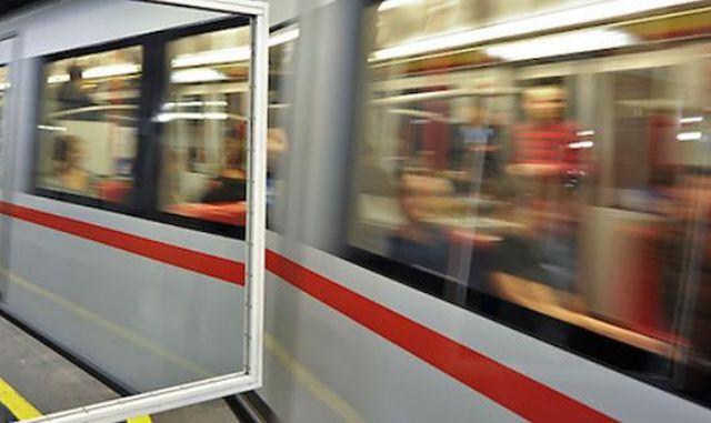 Ameninţare cu bombă la metroul din Viena. Ce a anunţat ministrul austriac de Interne