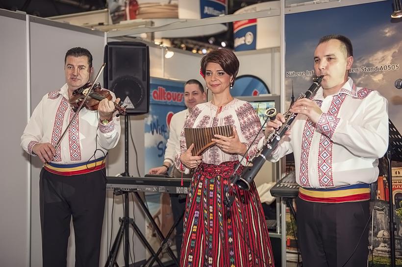 Oana Lianu - “omul orchestră”, “One woman-show”! 18501007