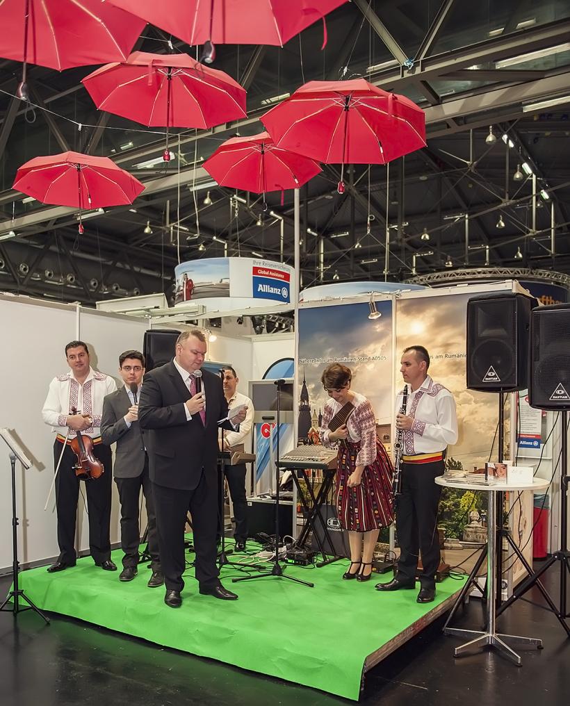 Oana Lianu - “omul orchestră”, “One woman-show”! 18501009