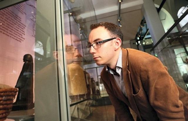 MISTER într-un muzeu britanic! Ce se întâmplă, zilnic, cu o STATUETĂ EGIPTEANĂ veche de 3.800 de ani. Arheologii, STUPEFIAŢI (VIDEO)