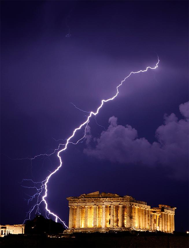Grecia, cu un picior în groapă. Eurozona dă ultimatum