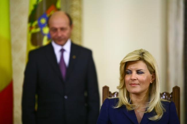 Basescu: Doamna Udrea nu bate la usa niciunui barbat din proprie initiativa!