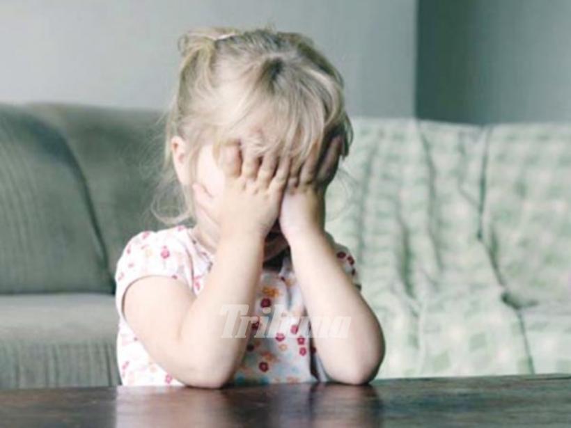 DUMNEZEULE! Un sibian s-a fotografiat in timp ce-si abuza sexual fetita de nici doi ani