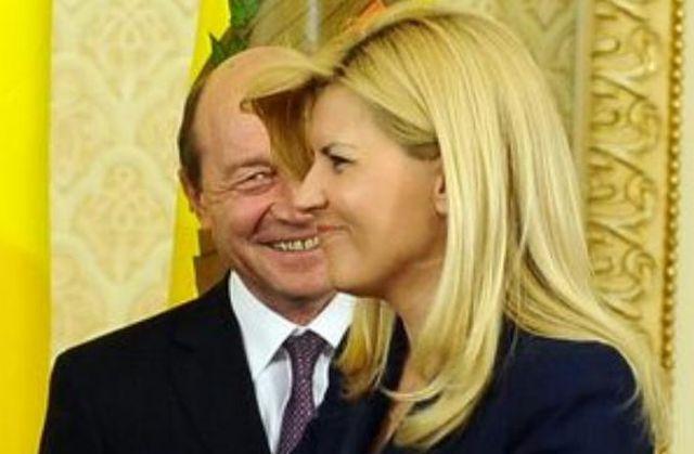 Traian Basescu a vizitat-o pe Elena Udrea! &quot;Incerc sa o conving ca nu am abandonat-o&quot;