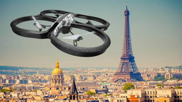 Parisul sub asaltul dronelor (VIDEO)