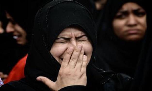 BESTIILE de jihadiști ai Stat Islamic nu au limită. I-au dat unei mame să mănânce BUCĂȚI DIN FIUL SĂU!