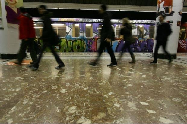 O femeie a căzut în faţa metroului la Politehnica