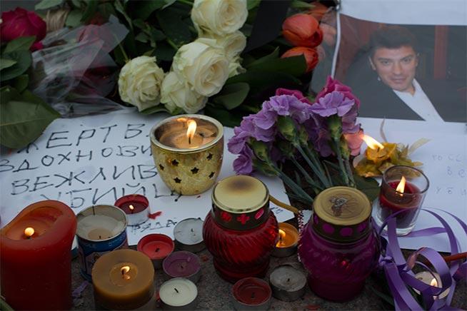 Cine l-a ucis pe Boris Nemţov? Teorii şi scenarii pe marginea asasinării oponentului lui Putin