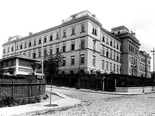 O şcoală haretiană, de la 1895, “Carol I” (Negruzzi), reabilitată şi reamenajată 