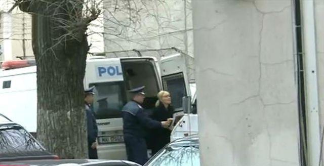 Elena Udrea află azi dacă va fi eliberată din arest