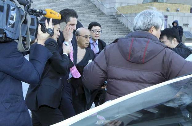 Incident ŞOCANT în Coreea de Sud. Ambasador american, TĂIAT cu lama de ras în centrul Seulului!