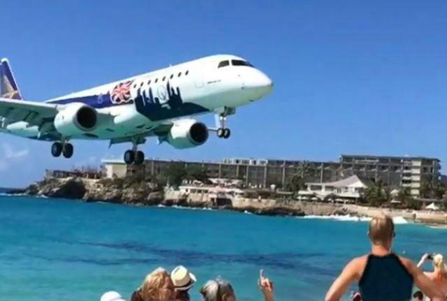 IMAGINI IREALE! Un avion zboară la câţiva metri deasupra unei plaje aglomerate din Caraibe (VIDEO)