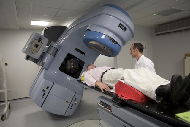 Începând cu data de 1 mai, radioterapie decontată 100%, la privat şi la stat