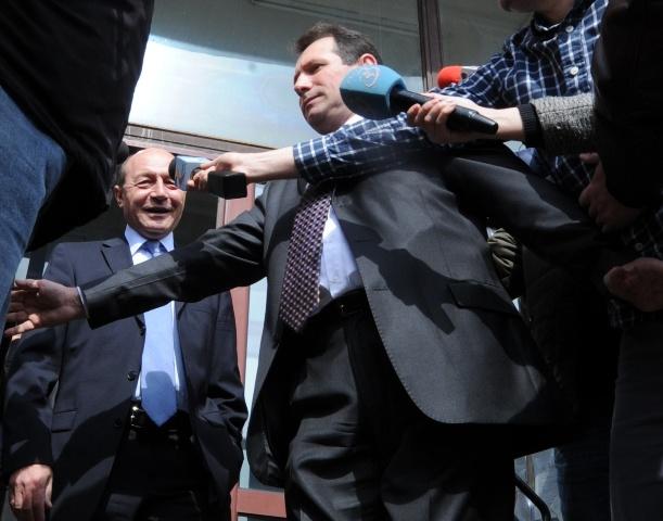 Urmăritul penal Băsescu trage de timp. El a sunat la Parchetul General după sechestrul pe moşia Nana