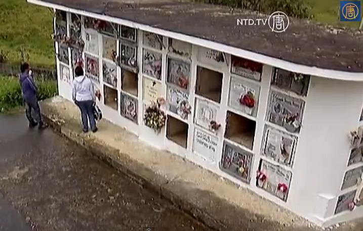 FENOMEN ÎNSPĂIMÂNTĂTOR într-un cimitir din Columbia. Ce se întâmplă cu morţii în sicrie. Localnicii sunt ULUIŢI 