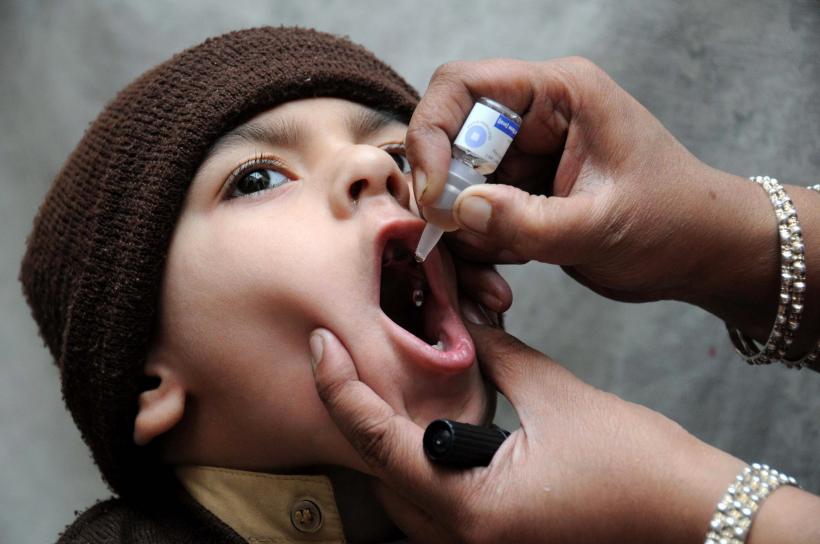 OMS : Creşte riscul de poliomielită. În ţara noastră, copiii ar trebui vaccinaţi obligatoriu contra difteriei, pertusis, tetanos, poliomielită, rujeolă, rubeolă, oreion 
